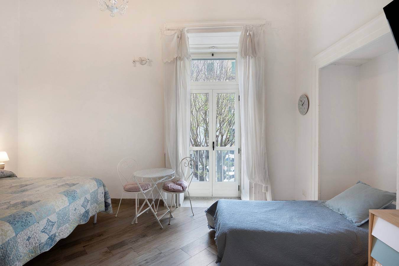 Appartamento 'Romantico Monolocale In Pieno Centro' con balcone, Wi-Fi e aria condizionata in Napoli, Napoli e dintorni