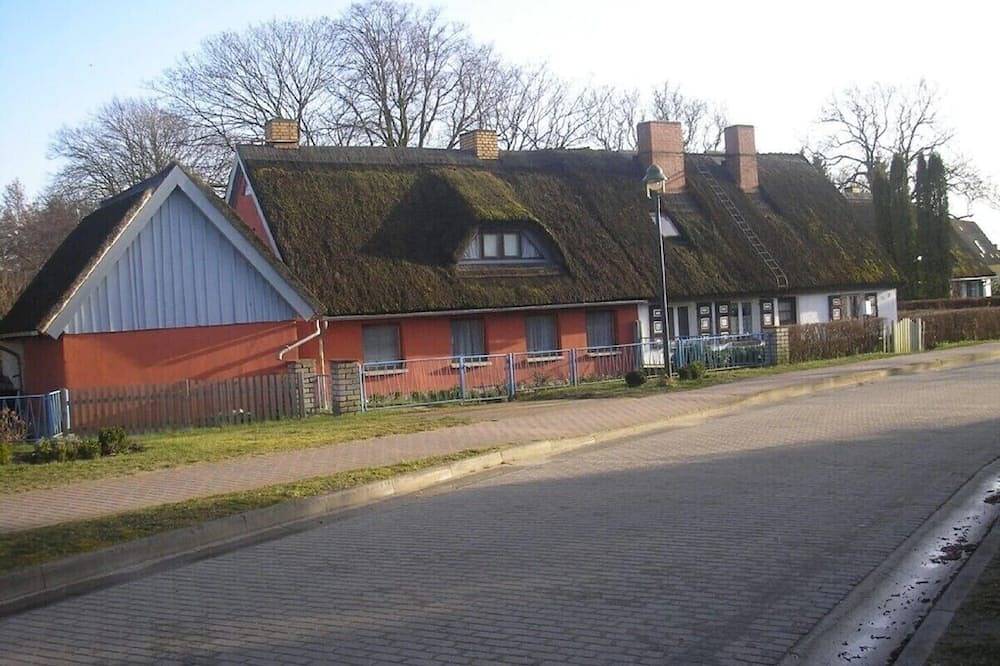 Semi-detached house with fireplace near the Bodden, central but quiet location in Born a. Darß, Born am Darß