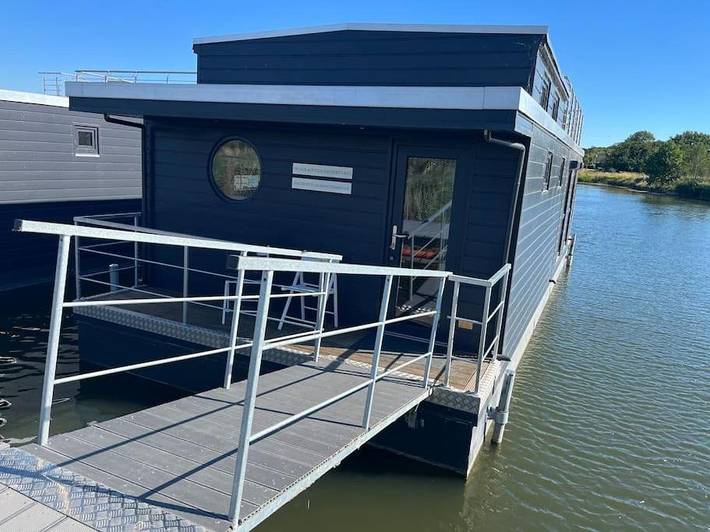 Boot für 4 Personen, mit Terrasse und Seeblick sowie Ausblick in Wangermeer - 2