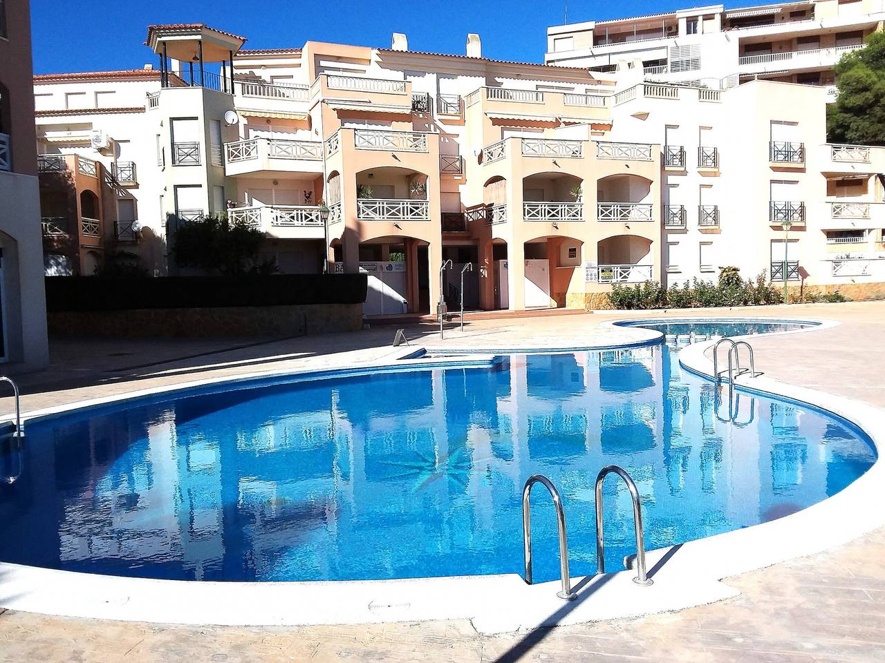 Entire apartment, Bright Apartment in Peñiscola for 6 with Pool and Ac in Peñiscola, Costa del Azahar