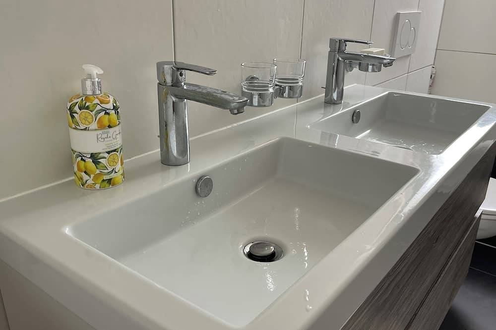 Ganze Wohnung, Lac Leman Apartment in Le Bouveret, Port-Valais