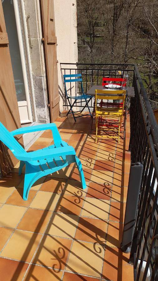 Gîte pour 3 personnes, avec terrasse et vue à Montjaux - 2