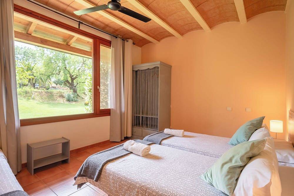 Eco country house near Costa Brava. Garden, pool and views in Lladó, Upper Empordà