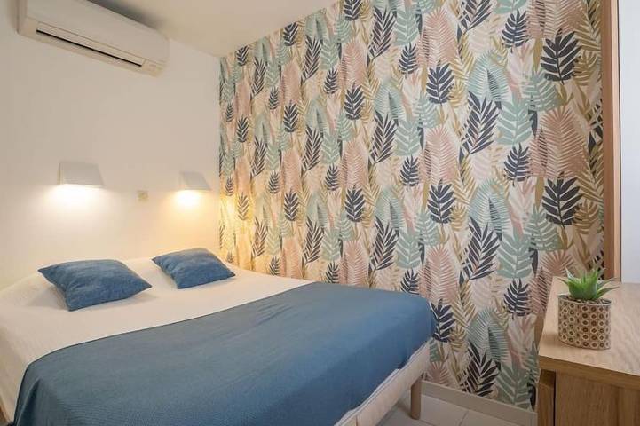 Gîte pour 4 personnes, avec terrasse ainsi que jardin et piscine dans Golf De Cap Esterel - 2