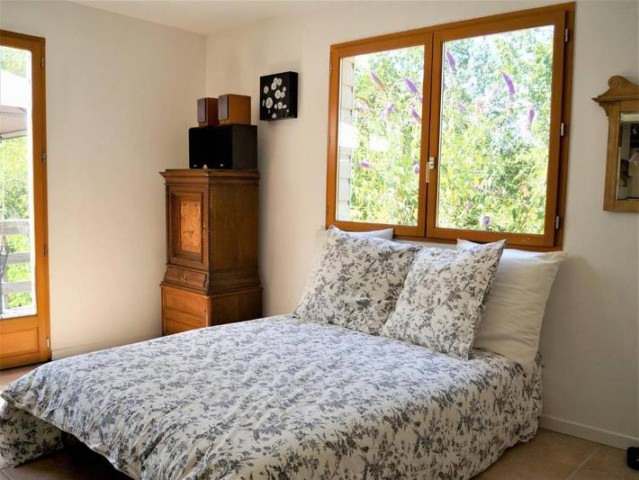 Location de vacances pour 6 personnes, avec piscine ainsi que balcon et jardin, animaux acceptés à Auriac - 3