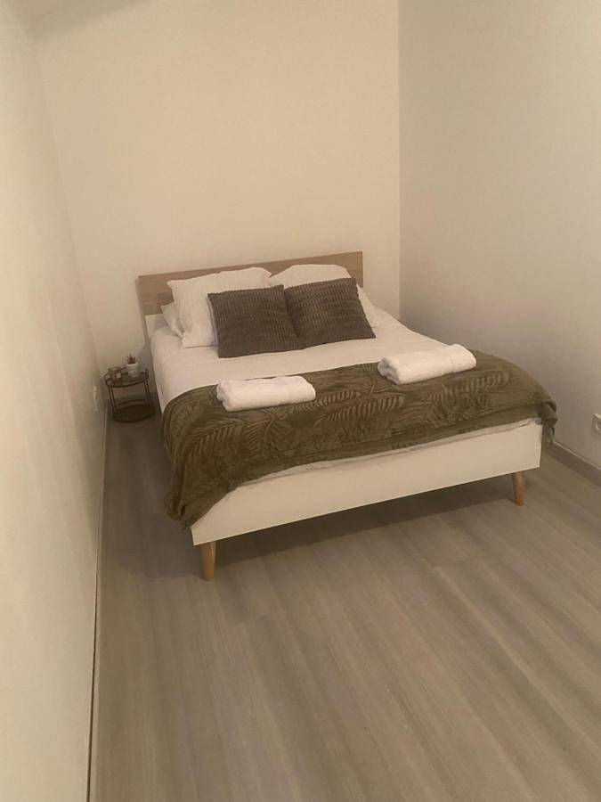 Location de vacances pour 6 personnes, avec terrasse, animaux acceptés à Sainte-Euphémie - 4