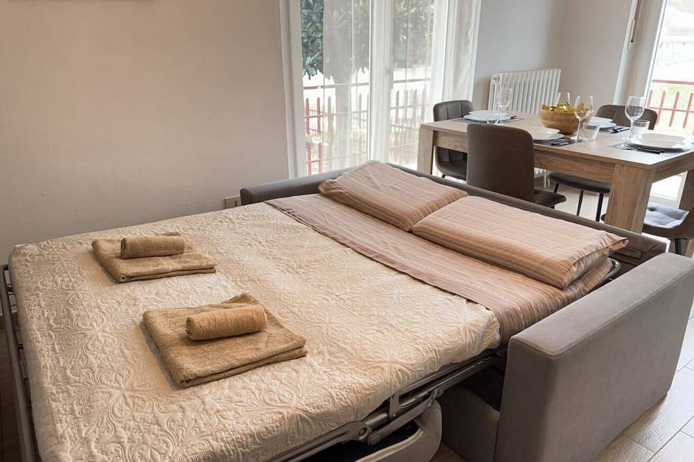 Parcheggio Privato, con Vista Sulle Colline Albesi in Alba, Langhe