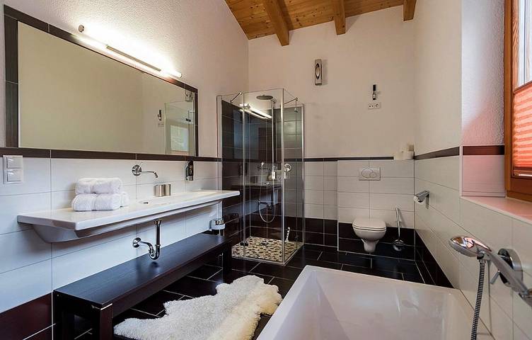 Gîte pour 11 personnes, avec vue ainsi que sauna et jardin, animaux acceptés à Fiss - 2