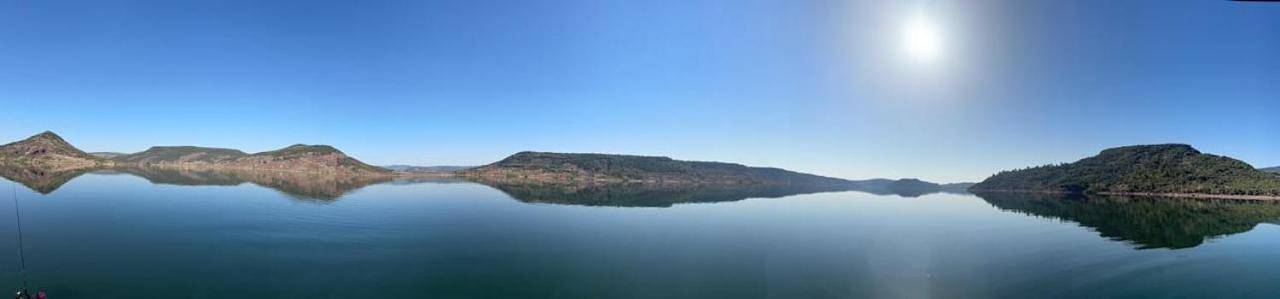 Location de vacances pour 6 personnes, avec vue et vue sur le lac ainsi que jardin et piscine dans Lac du Salagou - 2