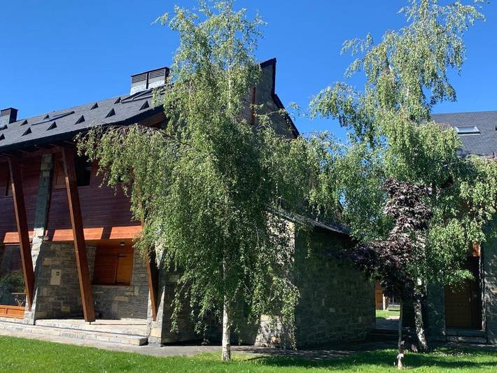 Apartamento para 9 personas, con piscina además de jardín y vistas, Se admiten mascotas en Formigal (Esquí)
