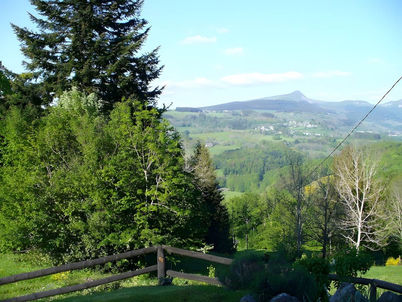 « Gîte Les Bannes » avec vue sur la montagne et Wi-Fi in Saint-Sauves-d'Auvergne, Parc naturel régional des Volcans d'Auvergne