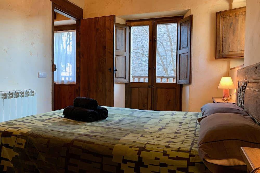 Rural house (Can Vila) for 6-8 people in Tavertet, Osona