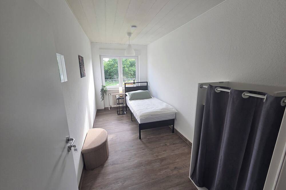 Alleinlage mit 8 Zimmer und 10 Betten, mit einer Großfamilie unterwegs sein! in Bargteheide, Kreis Stormarn