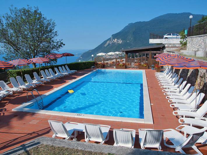 Ferienwohnung für 4 Personen, mit Balkon und Balkon/Terrasse sowie Terrasse und Garten in Tignale - 4