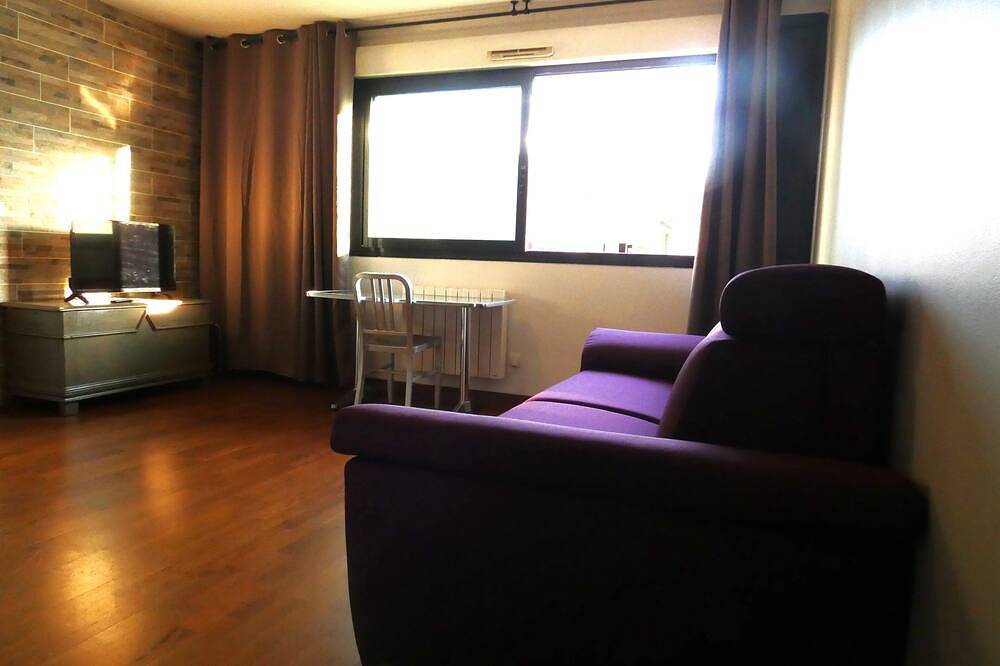 Entire apartment, Appartement F2, Proche du Métro in Montreuil, Seine-Saint-Denis