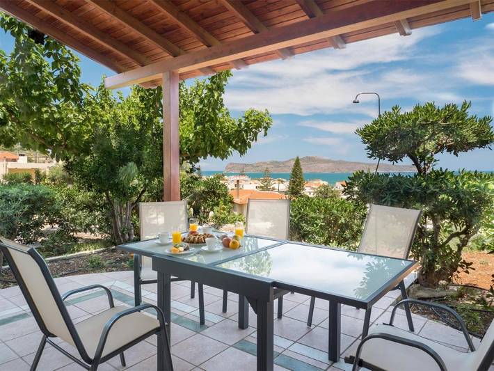 Gîte pour 4 personnes, avec Balcon et Terrasse ainsi que Jardin et Vue à La Canée
