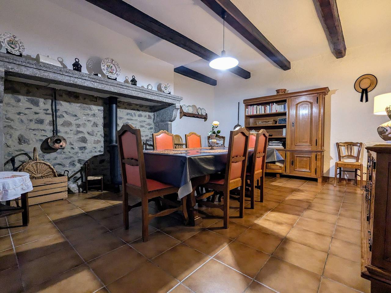 Maison familiale calme avec terrasse et circuits de randonnée in Mazeyrat-d'Allier, Haute-Loire
