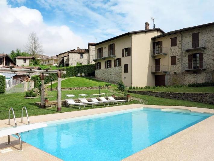 Appartement de vacances pour 2 personnes, avec piscine et vue ainsi que jardin et balcon