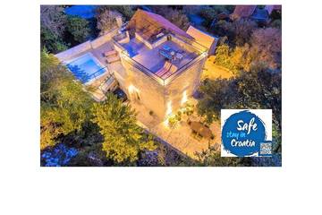 Villa mit pool für 6 Personen, mit Whirlpool und Balkon in Makarska