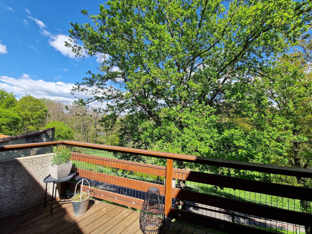 Appartement entier, Appartement au calme à 50 m d'une rivière avec terrasse privée in Vieille-Brioude, Parc Naturel Régional Livradois-Forez