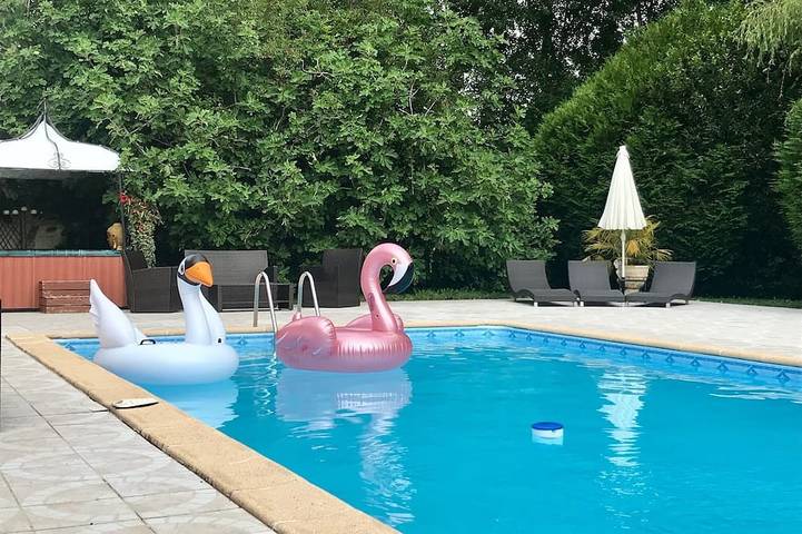 Location de vacances pour 6 personnes, avec piscine à Saint-Christoly-de-Blaye