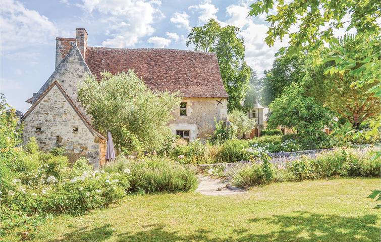 Appartement au bord de la piscine à Cheillé : A deux pas de la ville et de la rivière in Cheillé, Vallée de la Loire