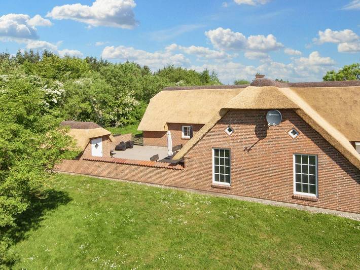 Ferienhaus für 18 Personen, mit Whirlpool und Terrasse sowie Pool und Sauna in Nissum Fjord