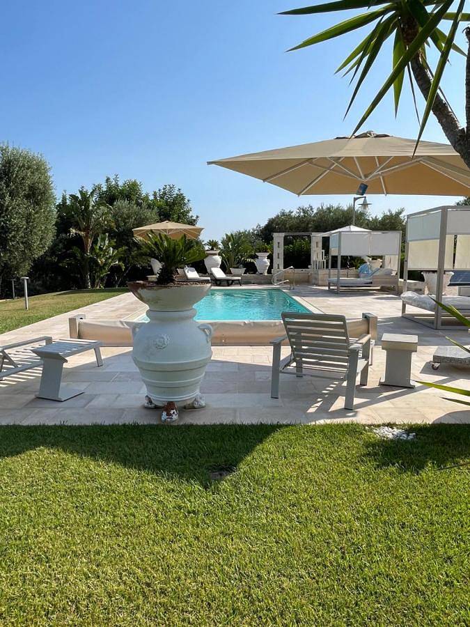 Villa con piscina per 8 persone, con piscina e panorama nonché giardino a Monopoli