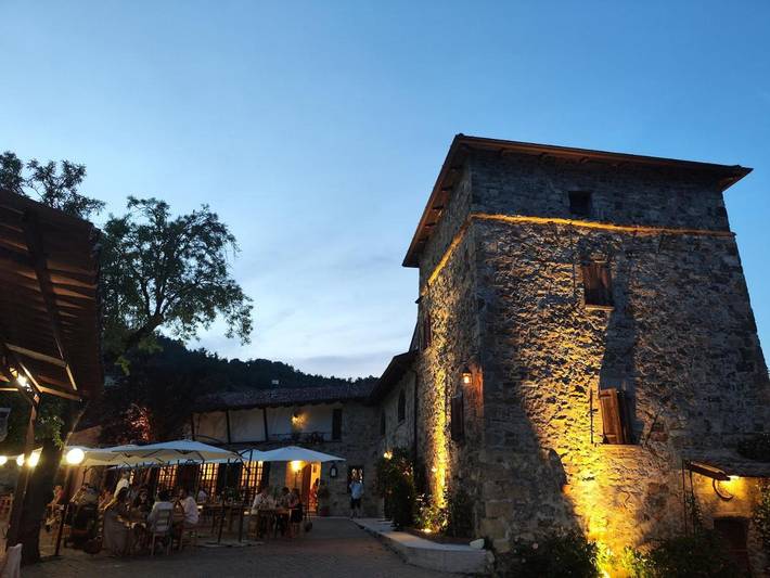 Location de vacances pour 3 personnes, avec Terrasse et Jardin ainsi que Piscine et Vue à Bobbio