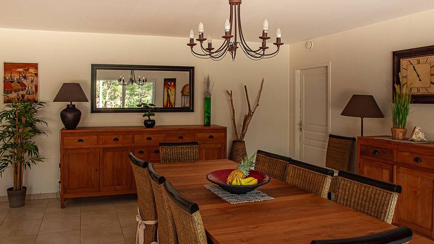 Location de vacances pour 8 personnes, avec terrasse ainsi que jardin et vue dans Golf de la Méjanne - 4