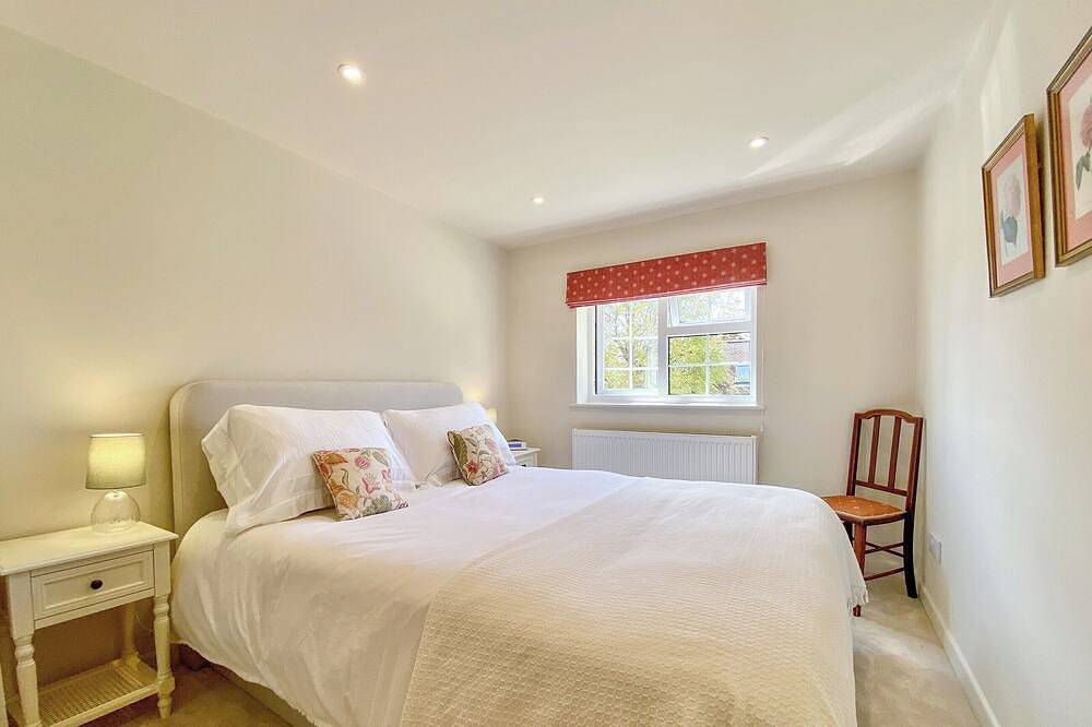 3 bedroom accommodation in Poulshot, near Devizes in Wiltshire