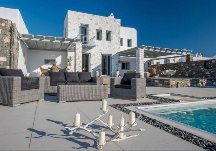 Villa for 7 people, with garden and pool as well as ocean view in Paros