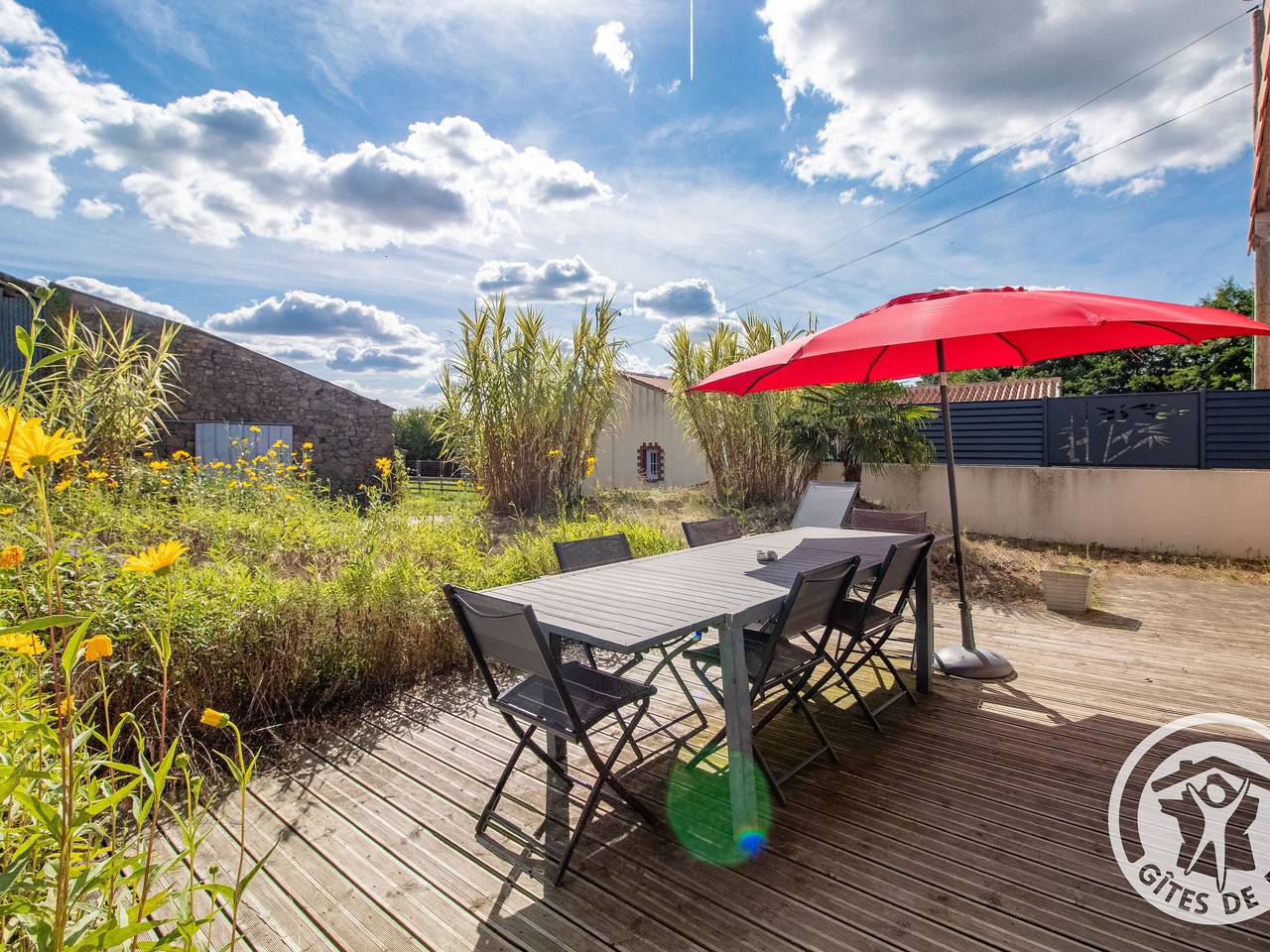 Gîte Moderne et Confortable Proche Cholet, Nantes et Puy du Fou, avec Terrasse et Près d'un Étang in La Renaudière, Sèvremoine