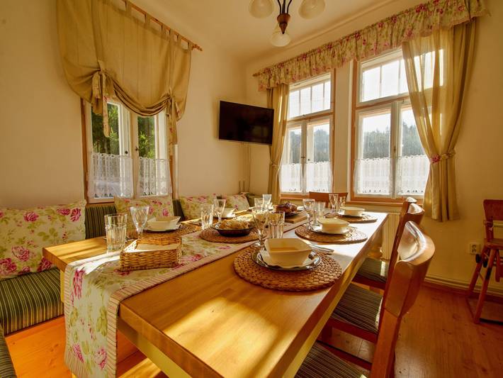 Villa für 10 Personen, mit Whirlpool und Garten sowie Sauna und Terrasse in Nordböhmen - 4
