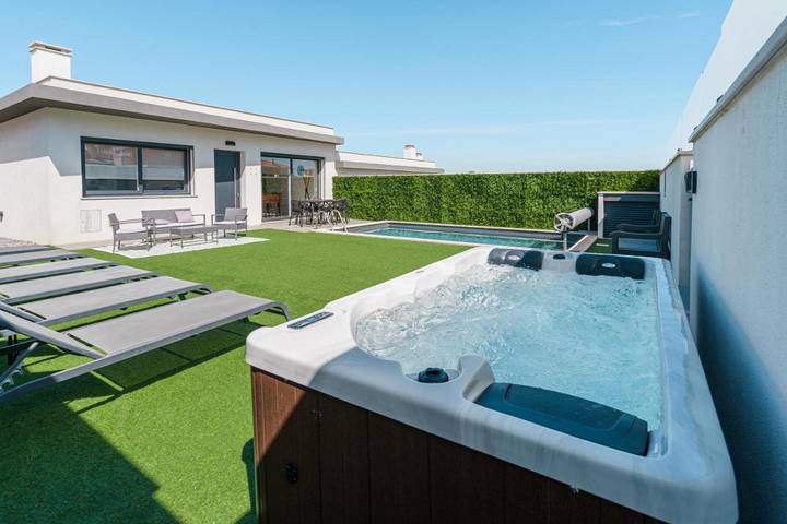 Ferienhaus für 6 Personen, mit Whirlpool und Terrasse sowie Garten und Pool in Santa Bárbara