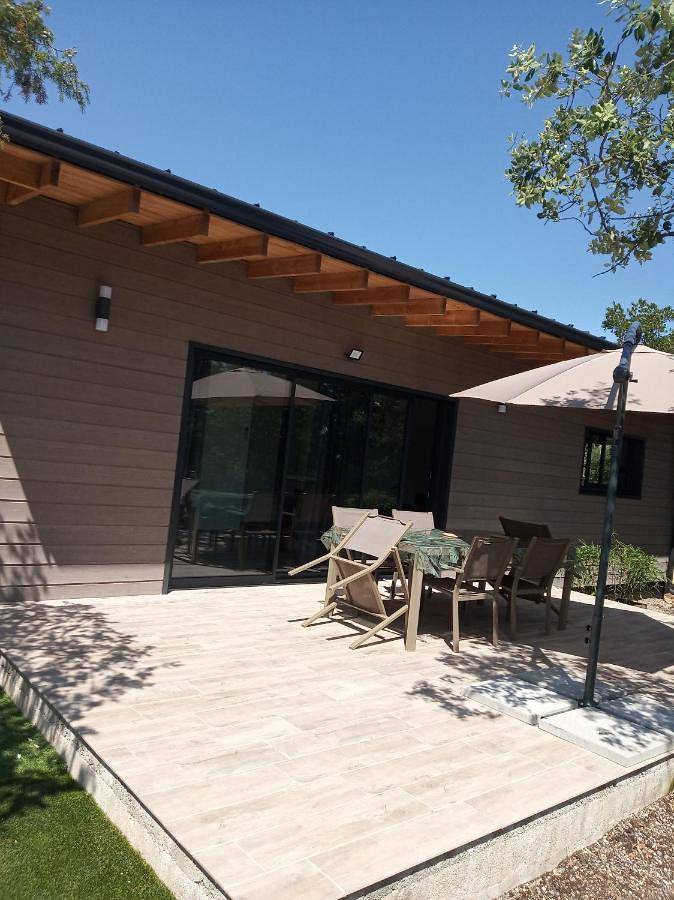 Location de vacances pour 6 personnes, avec piscine ainsi que jardin et vue à Monteils (Gard) - 2