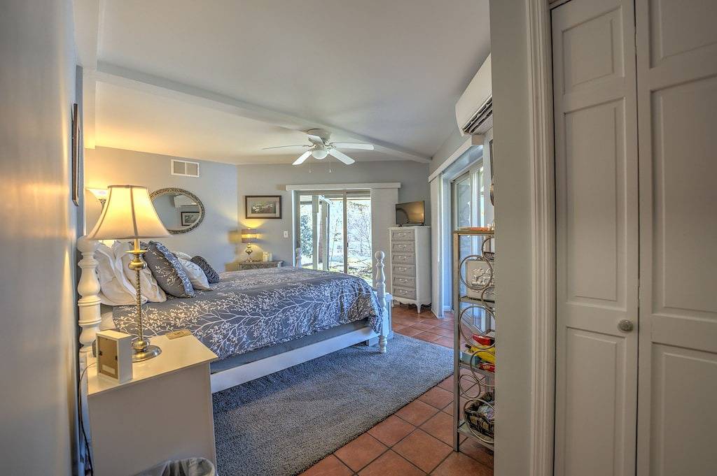 Ganze Wohnung, Peaceful, Private 2 Bedroom Apt - Hot Tub, Mtn views -11 mi to Asheville in Buncombe County