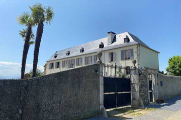 Agriturismo pour 8 personnes, avec piscine et jardin à Monein
