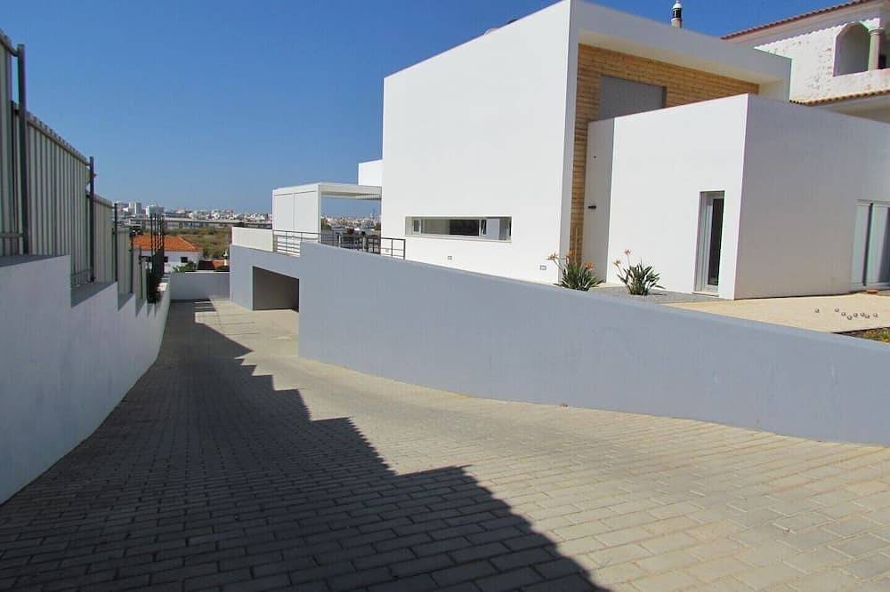Villa for 8 People in Ferragudo, Faro District