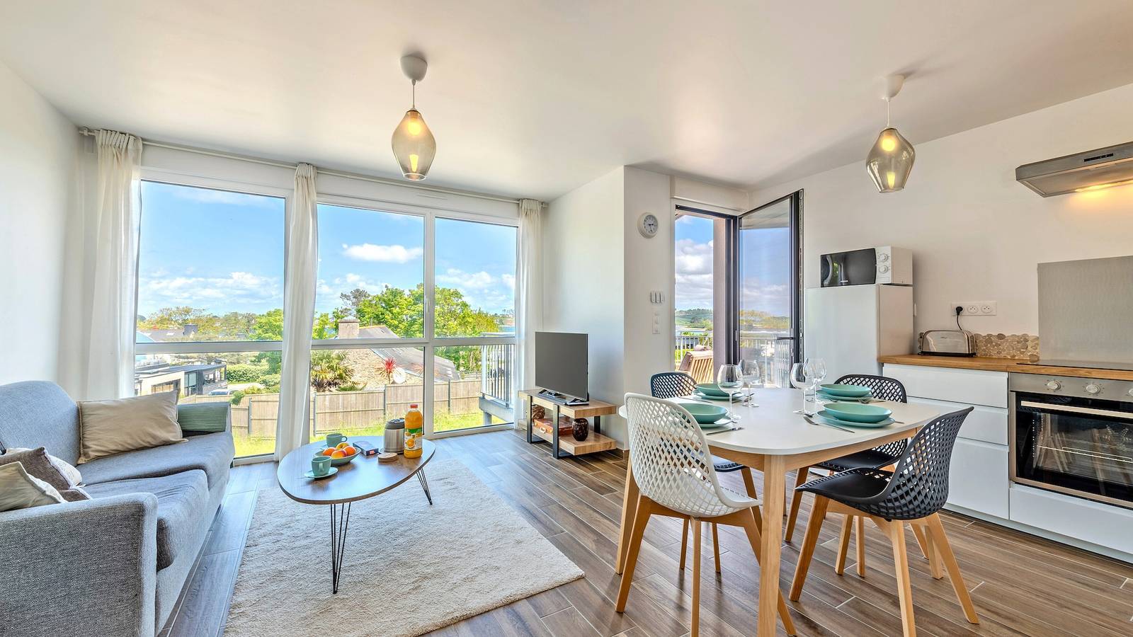 Entire apartment, Apartment 'Les Terrasses De La Palud' with Sea View and Private Terrace in Landéda, Brest region