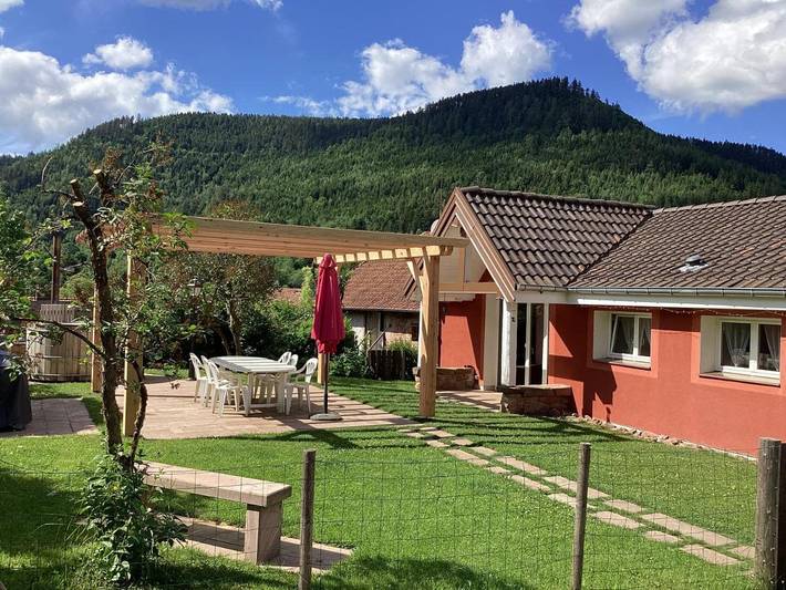 Location de vacances pour 7 personnes, avec Jacuzzi et Terrasse ainsi que Jardin et Vue à Raon-sur-Plaine