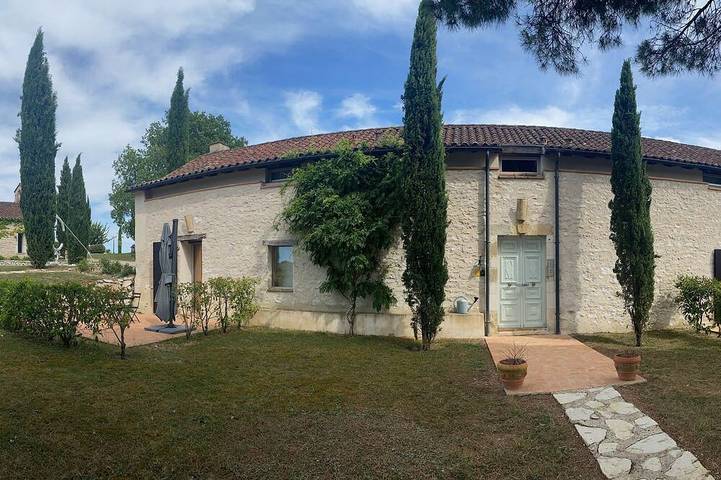 Gîte pour 14 personnes, avec jardin à Bagat-en-Quercy