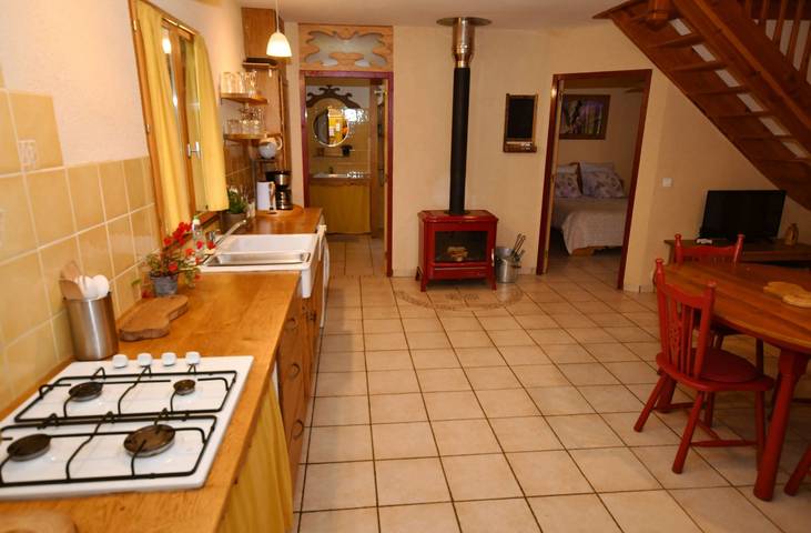 Gîte pour 6 personnes, avec jardin ainsi que piscine et balcon à Lavercantière - 4