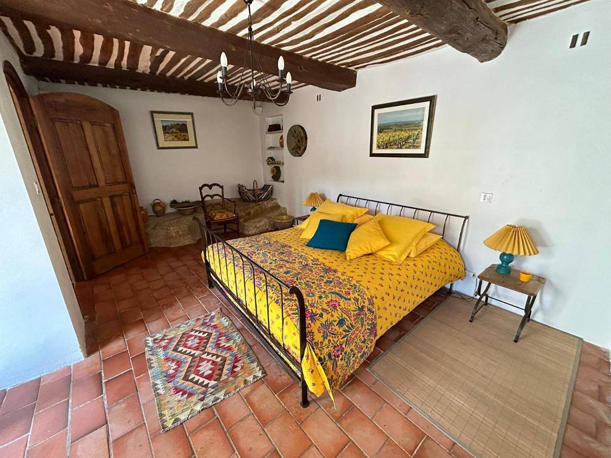 Queen Room with Garden View in Vaugines, Parc naturel régional du Luberon