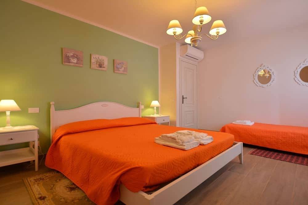 Elegante Einzelvilla mit Garten und Pool 3 km vom Meer entfernt. in Lido di Camaiore, Camaiore