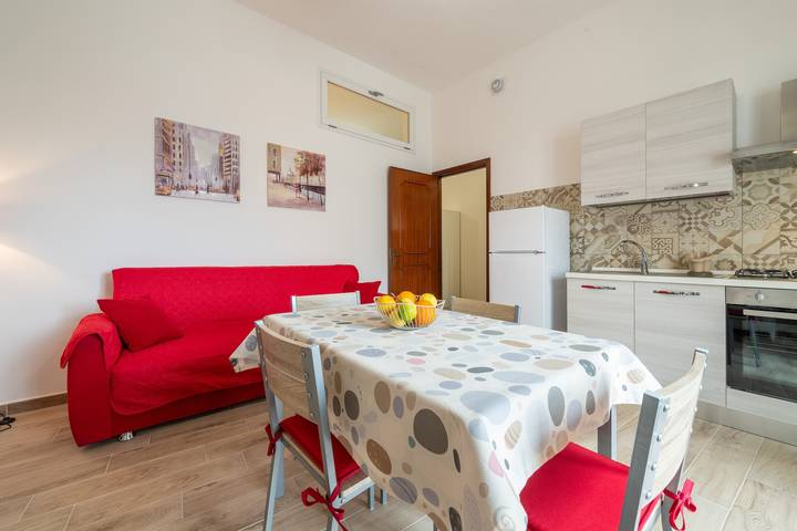 Entire apartment, Apartment 'Il Decimomiglio' with Balcony in Decimomannu, Campidano