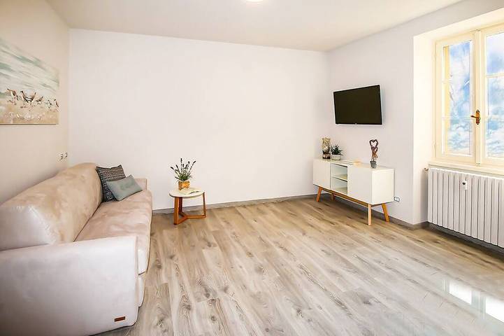 Appartamento intero, Casa Ariel, in piazza a Colico, Lago di Como, Como Lake in Colico, Alpi Orobie Occidentali