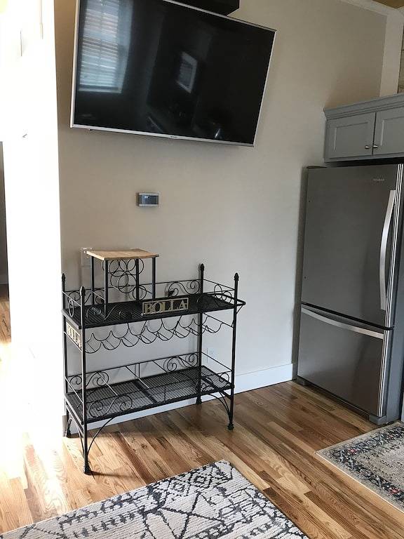 Ganze Wohnung, Park and Walk - Mayberry & Main - \"Die Hauptsuite\" - Neubau in Mount Airy, Surry County