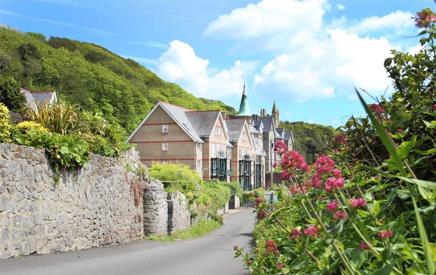 Entire apartment, Crawshay Court, Langland in Swansea region