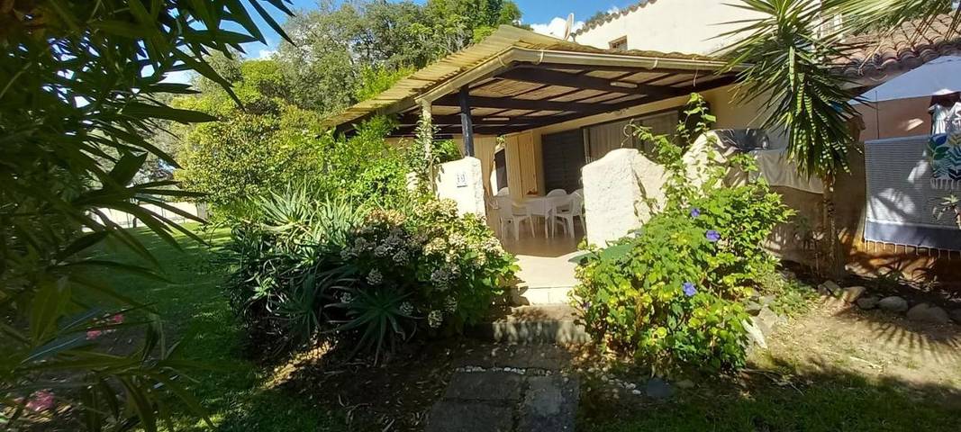 Maison de vacances pour 4 personnes, avec Terrasse et Jardin ainsi que Bassin pour enfant et Piscine